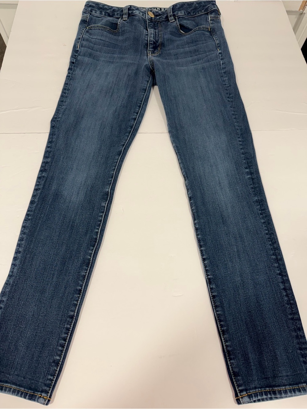American Eagle Outfitters women’s 6 regular hi-rise jegging. Blue Wash